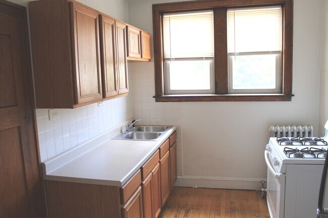 Foto del edificio - 2454 N Kilpatrick Ave