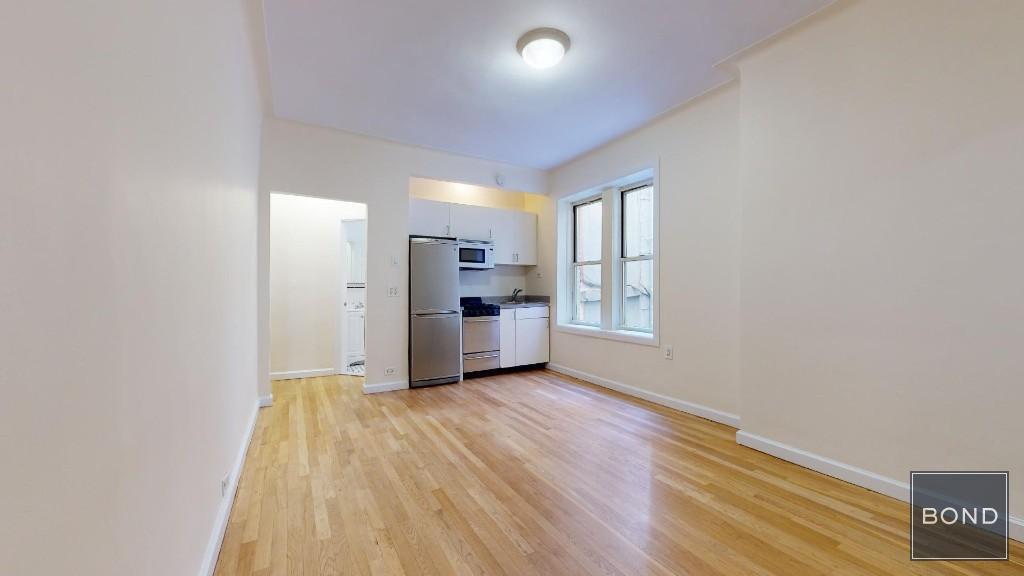 Building Photo - 117 W 13th St