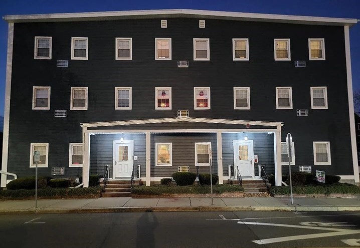 Foto principal - 137 W Emerson St
