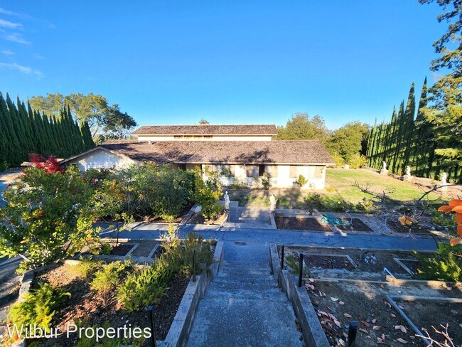Building Photo - 6 br, 3.5 bath House - 98 Mesa Ct