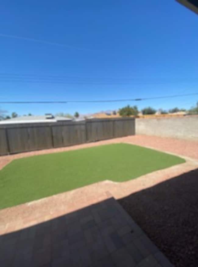 Building Photo - 819 E Alturas St