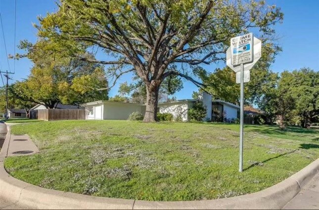 Building Photo - 5736 Wedgmont Cir N