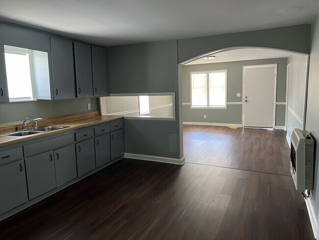 Building Photo - KRP-701