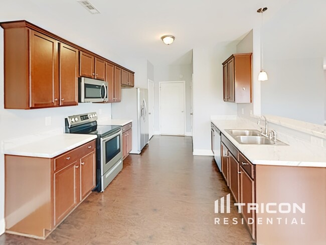 Building Photo - 249 White Creek Dr