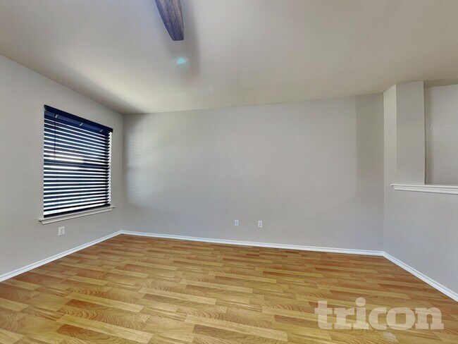 Foto del edificio - 201 Outfitter Dr