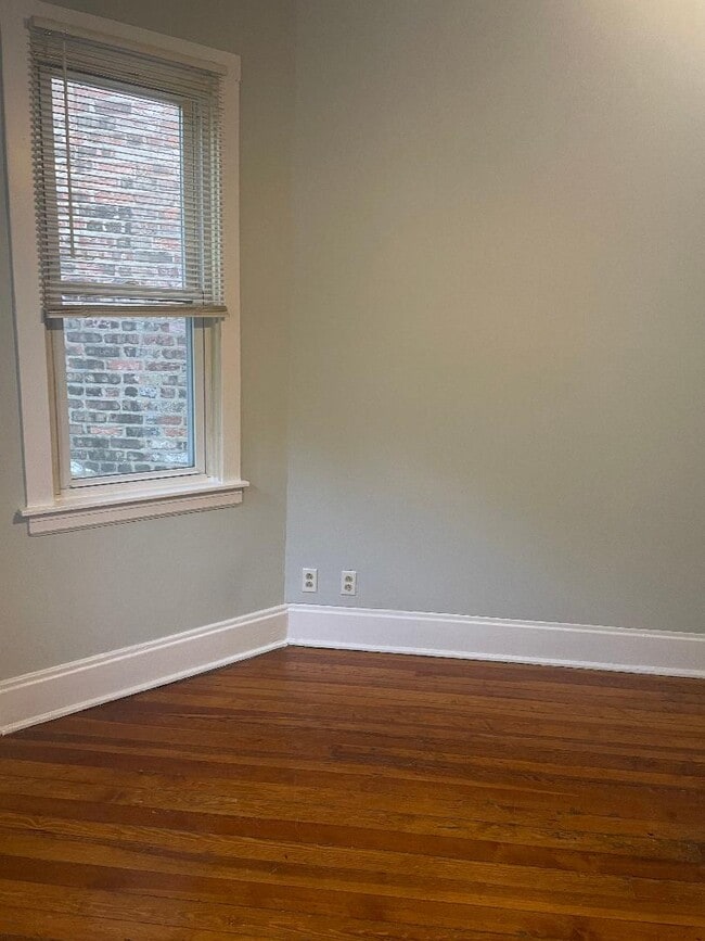 Foto del edificio - 8136 S Exchange Ave