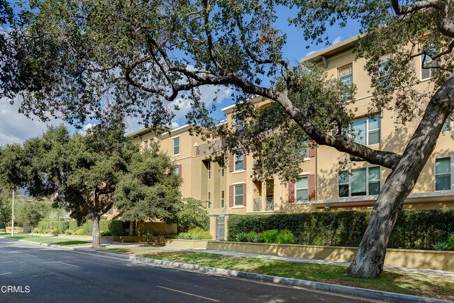 Building Photo - 128 N Oak Knoll Ave