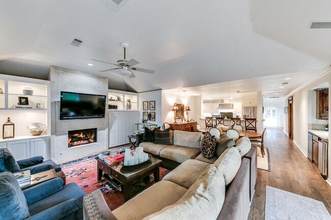 Foto del edificio - 5819 Belmont Ave