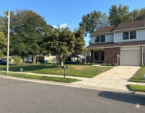 Building Photo - 223 Foxwood Ln