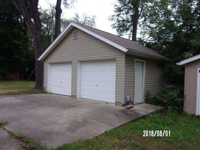 Building Photo - 1413 Anderson Rd