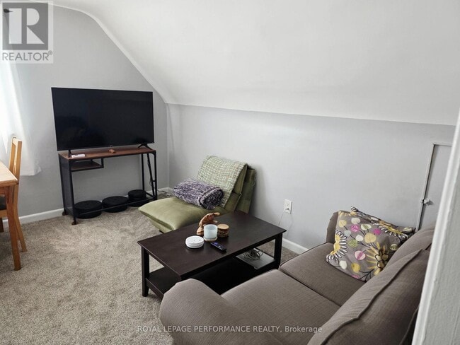 Building Photo - 623 Roosevelt Ave