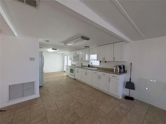 Building Photo - 5817 Portsmouth Dr