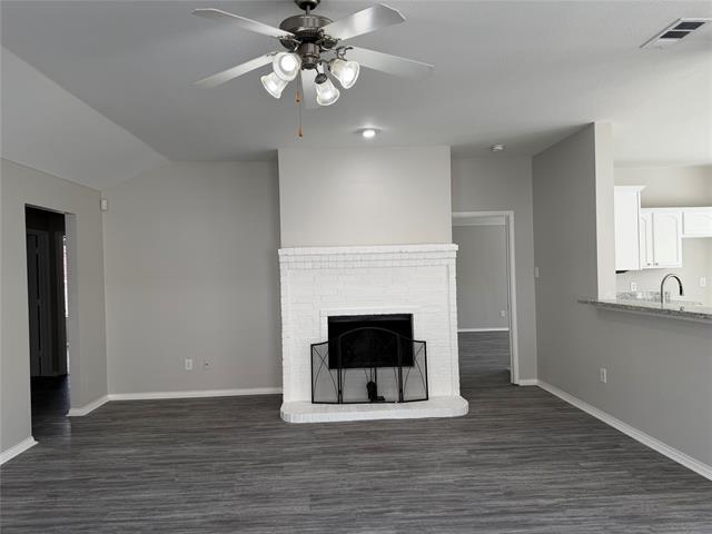 Foto del edificio - 220 Bonsai Dr