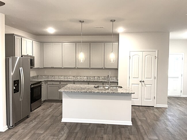 Foto del edificio - 3120 Emberly Dr