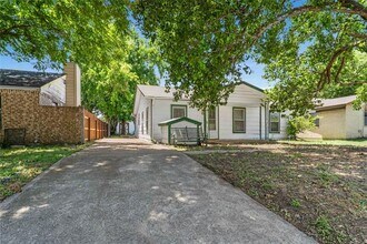 Building Photo - 2221 Varsity Dr