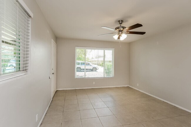 Building Photo - 426 S Hobson Unit B