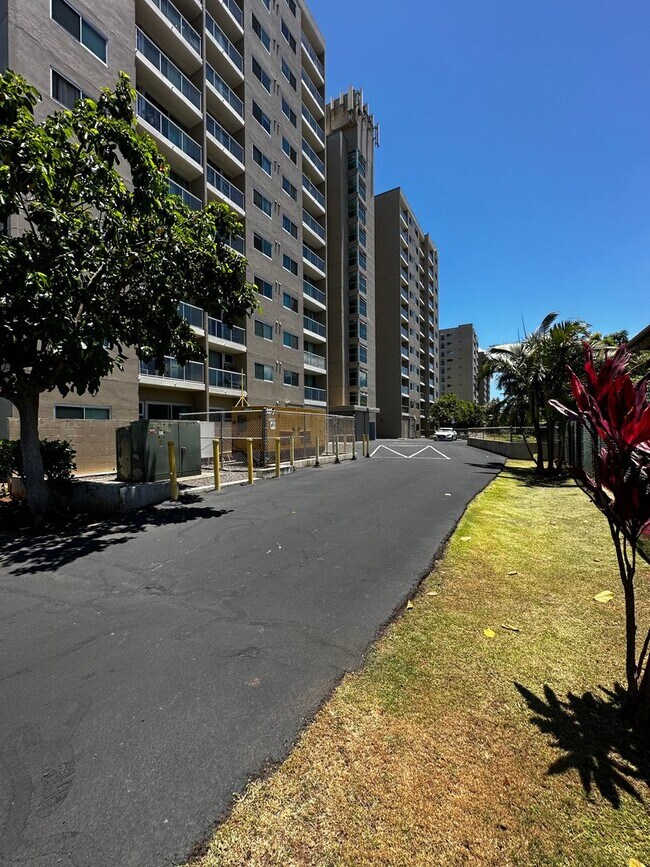 Building Photo - Plantation Town Apartments - Paiwa Tower 1...