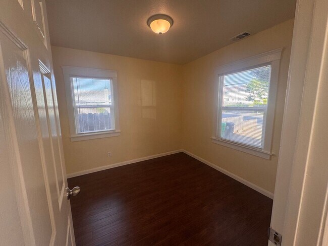 Building Photo - 285-289 Sunset Boulevard