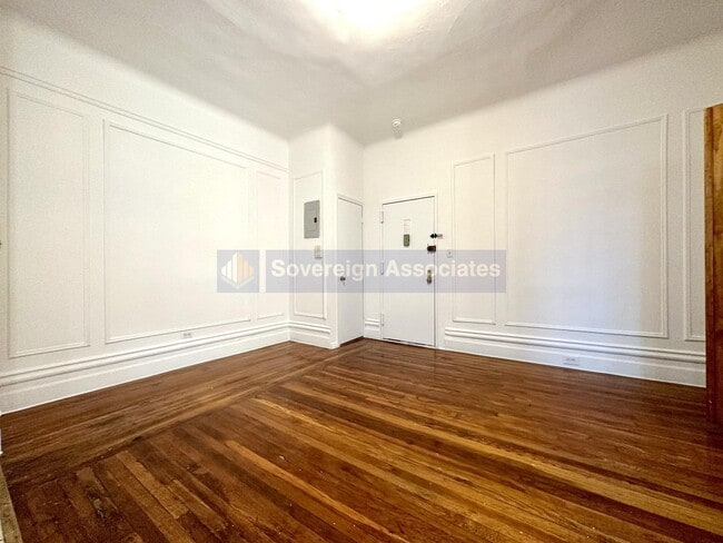 Building Photo - 45 Tiemann Pl