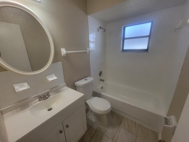 Foto del edificio - 5413 McLeod Dr