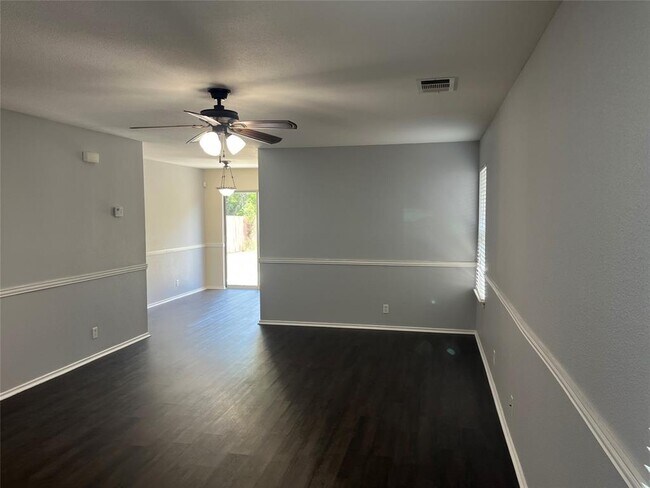 Foto del edificio - 16301 Hamilton Point Cir