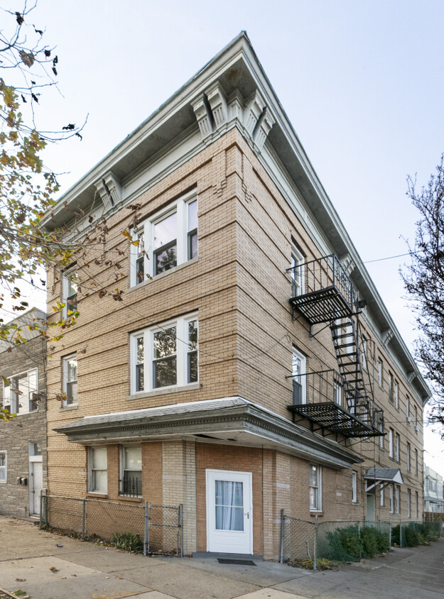 Foto principal - 111 Mallory Ave