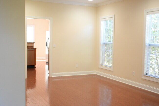 Foto del edificio - 1305 Wakefield Ct