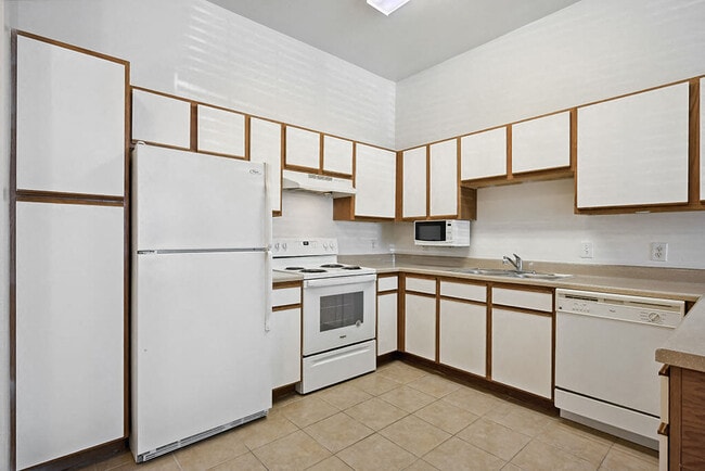 Building Photo - Fallbrook Ranch Apartments