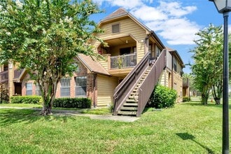 Building Photo - 390 Woodside Dr