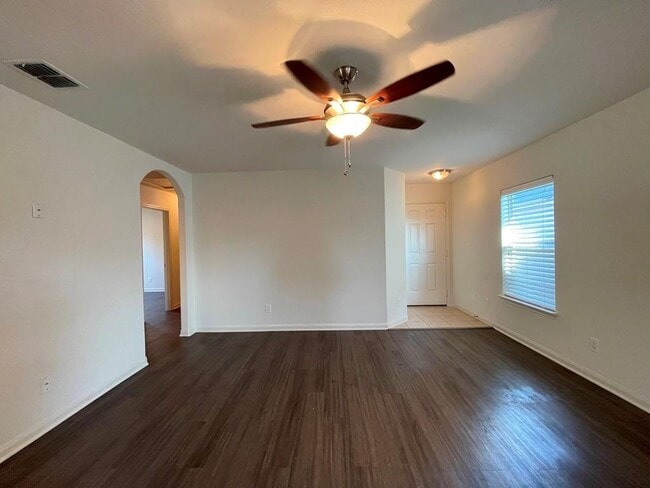 Building Photo - 113 Robertson Ln