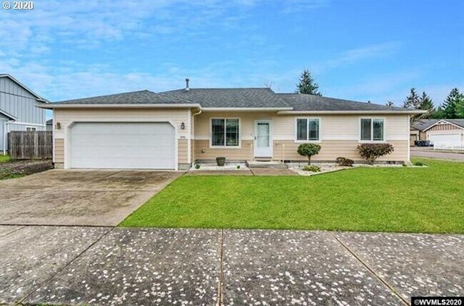 Foto del edificio - Available Now: Well-kept home on a corner lot in a desired SW neighborhood
