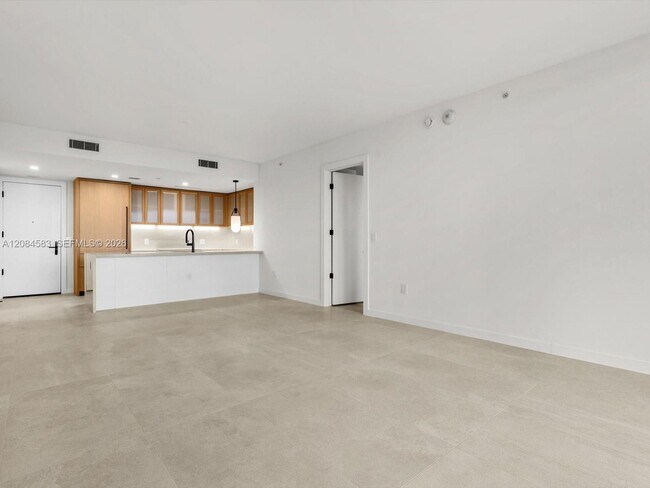 Building Photo - 2200 Brickell Ave
