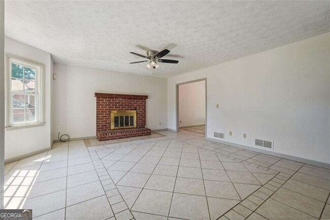 Building Photo - 1532 Daniel Ln