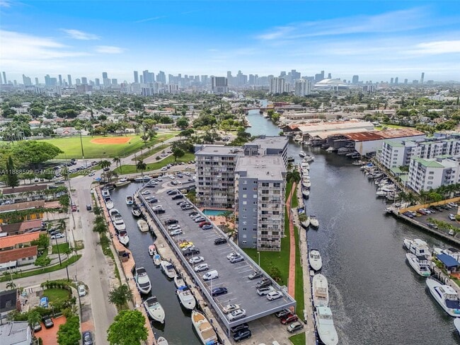 Foto del edificio - 1800 NW 24th Ave