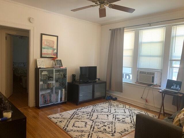 Foto del edificio - 2456 North Maplewood Avenue, Unit 1