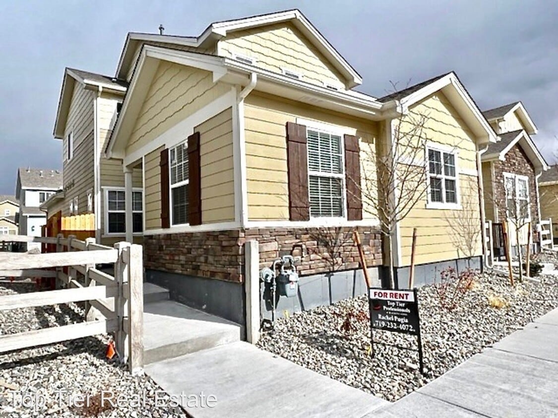 3 br, 2.5 bath House 16348 Rustlers Rang... House Rental in