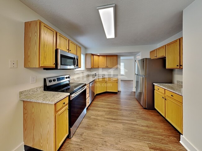 Foto del edificio - 1215 Brookstone Dr