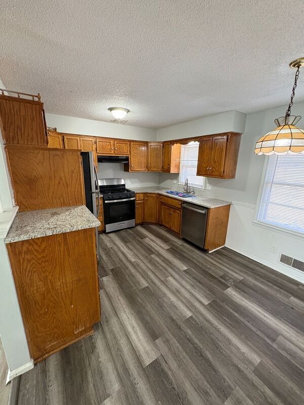 Foto del edificio - 11016 Herrick Ave