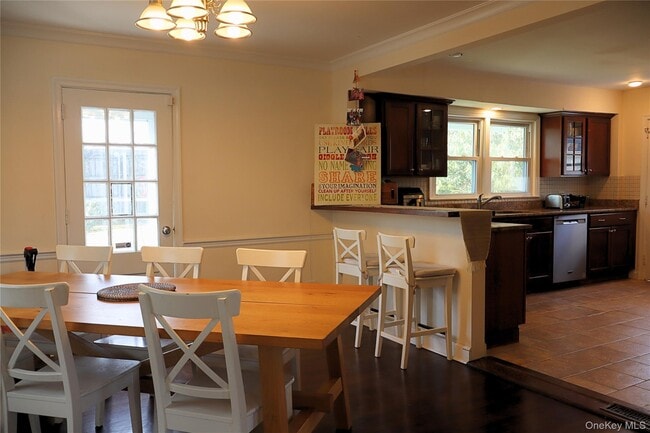 Foto del edificio - 14 Bonnett Ave