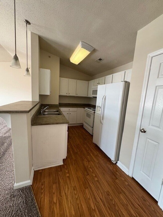 Foto del edificio - 1620 Cherry Blossom Ln