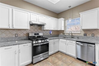 Building Photo - 2012 Huxley Ln