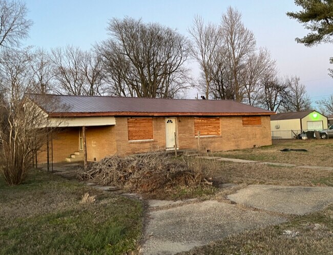 Building Photo - 208 Roosevelt St