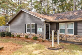 Building Photo - 262 N Bluff Rd