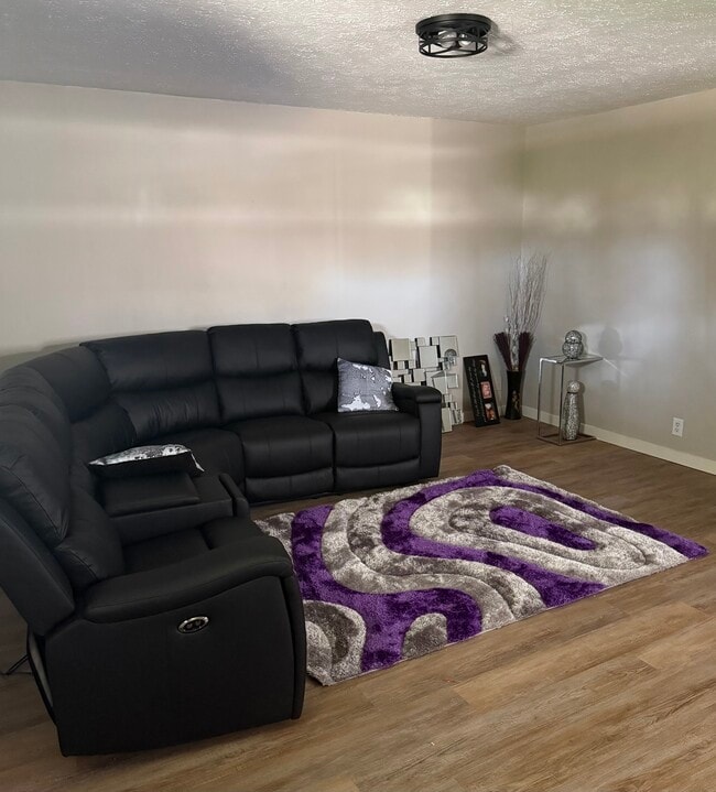 Foto del edificio - 320 S Roena St