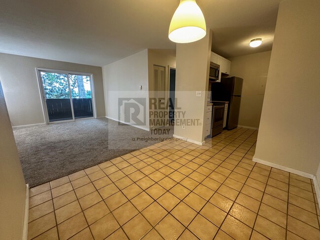 Building Photo - 2 Bedroom Condo in Tacoma!