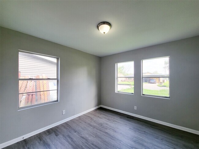 Foto del edificio - 4909 Holloway Dr