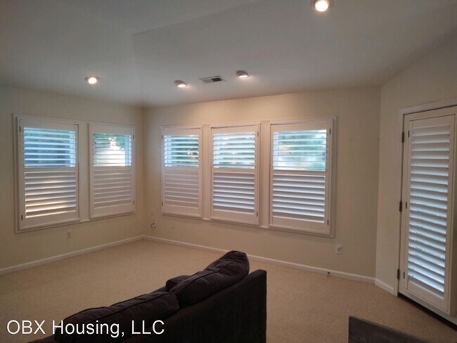 Building Photo - 3 br, 2.5 bath House - 105 Collins Ct