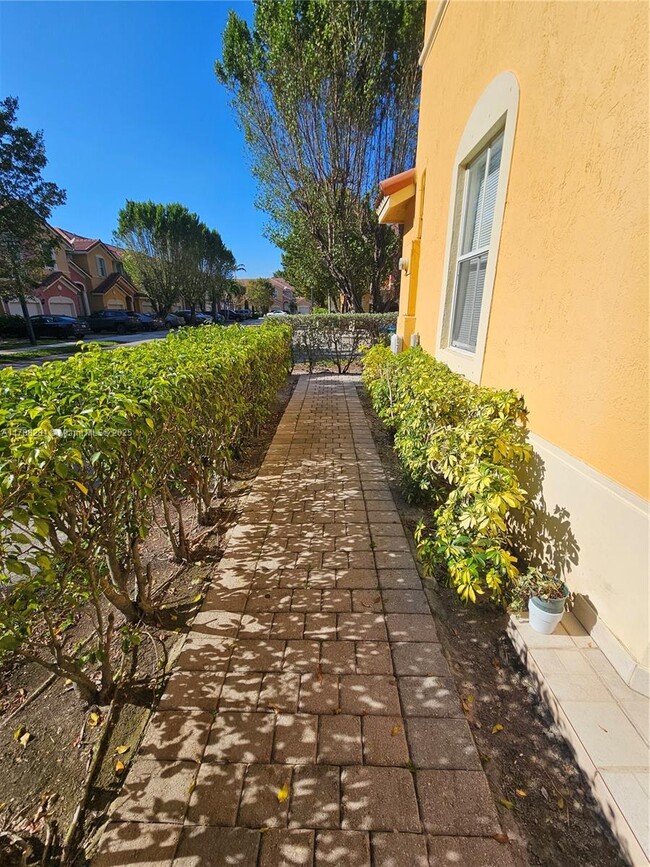 Foto del edificio - 16658 SW 79th Terrace