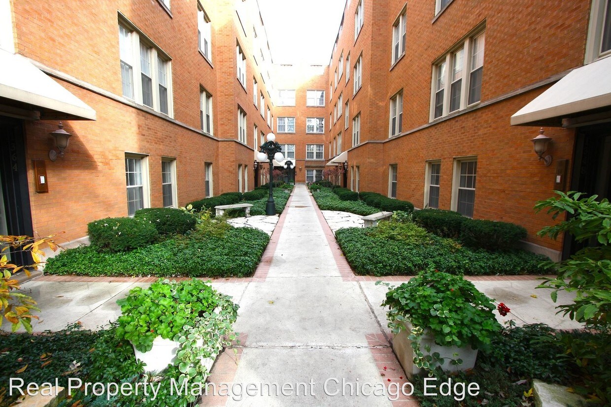 Foto principal - 1360 W Jarvis Ave