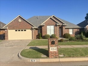 Building Photo - 624 Vickery Ave